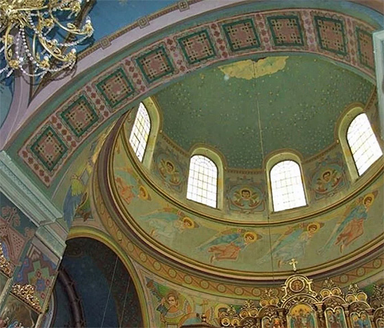 Розписи у церкві в Славському