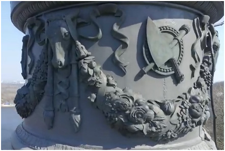 Ніяк не християнські символи на пам'ятнику князю Володимиру