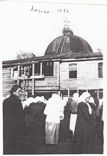 Встановлення хреста на колишній синагозі
