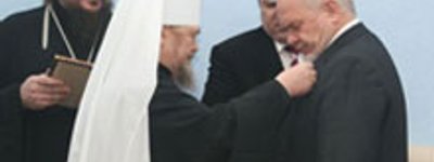 Head of Russian Church Awards Crimean Top Officials