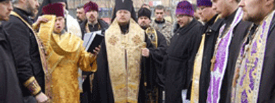 У Донецьку близько сотні священиків і мирян молились за справедливе рішення суддів