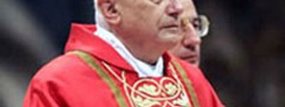 Бенедикт XVI пытается урегулировать скандал в Ватикане