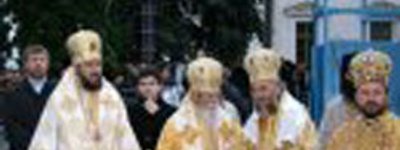 Архиєпископ УПЦ (МП) подарував Патріарху Румунської Православної Церкви ікону Агапіта Печерського