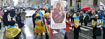 Українці в Італії провели мирний марш на знак протесту проти агресії Росії в Україні