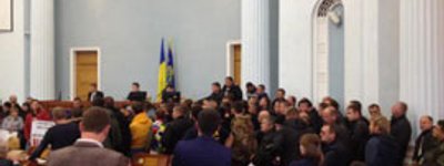 Активісти зірвали виступ митрополита УПЦ (МП) на сесії облради