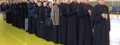 Триста священнослужителів у Коломиї змагалися у волейболі та тенісі