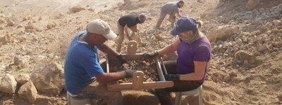 Археологи в Иудейской пустыне  нашли еще одну пещеру, где хранились "Кумранские рукописи"