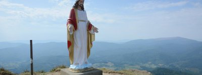 На найвищій горі Львівщини встановили статую Ісуса Христа