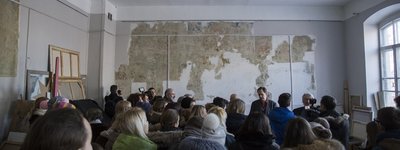 Киянам показали єдині збережені у столиці фрески бойчукістів