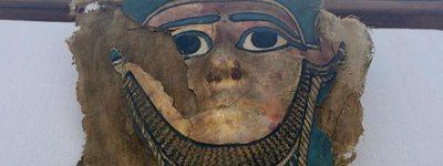 Археологи нашли бесценную маску в древнем саркофаге Египта
