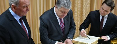 President joined the initiative and wrote down the lines in the handwritten Bible the creation of which has already been joined by thousands of Ukrainians