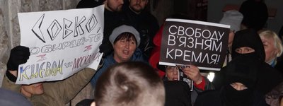 «Ні русскому миру!»: У Дніпрі активісти пікетували кінофестиваль, організований за підтримки УПЦ МП