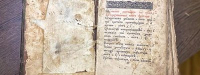 Предстоятель УПЦ МП передал музею старопечатную книгу, изданную в Почаевской лавре