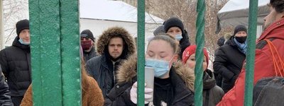 У Москві протестувальники сховалися від силовиків у храмі РПЦ