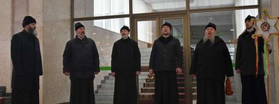 Священнослужителі ПЦУ заколядували колективу Волинської ОДА
