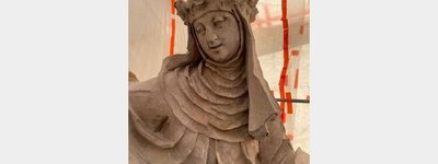 У Львові відреставрували старовинні скульптури монахинь на Домініканському костелі