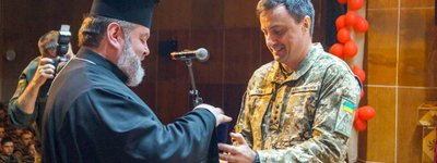 Єпископ ПЦУ отримав відзнаку від Повітряних Сил ЗСУ