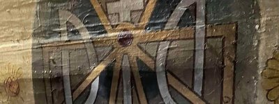 На Прикарпатті у дерев'яному храмі знайшли приховані чотири великі зображення тризубів