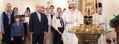 На Різдво Путін показово "молився" з родичами загиблих окупантів