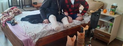 Прикарпатський священик, що носить протези, підтримав військового, який втратив кінцівки на війні