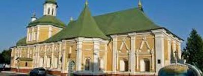 Представники Заповідника «Чернігів стародавній» опечатали будівлі Свято-Троїцького комплексу УПЦ МП