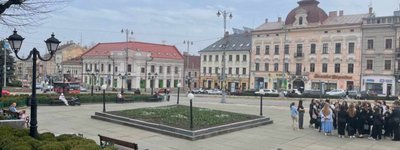 Чернівецька міськрада демонтувала хрест із Центральної площі