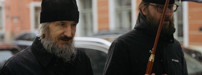 Єпископи Сергій (ліворуч) та Даніель ЕПЦ МП йдуть на бесіду в МВС 16 квітня 2024 року. Автор: Priit Mürk/ERR