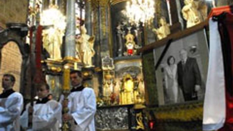 Memorial Services Held in Lviv Churches for Victims of Smolensk Plane Crash - фото 1