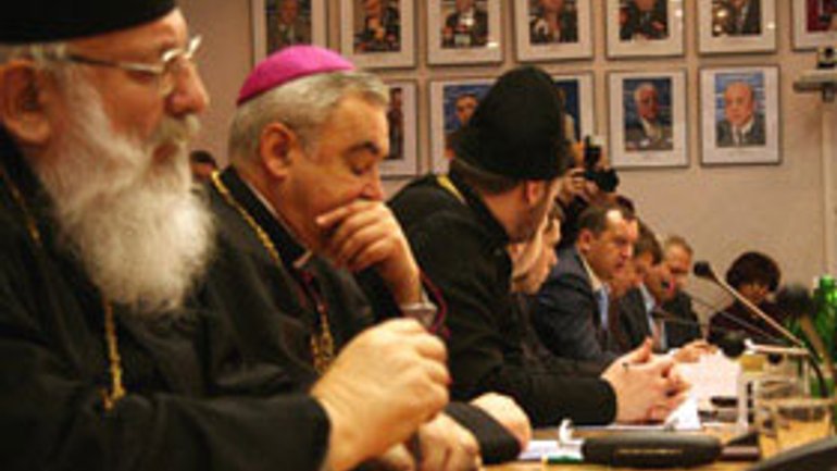 Всеукраинский Совет Церквей и религиозных организаций призвала В.Януковича не допустить поддержки резолюции ПАСЕ о геях - фото 1