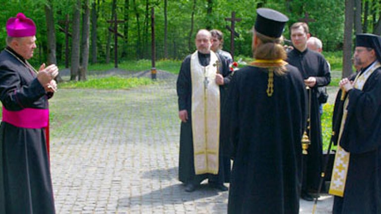 Екуменічну молитву у Харкові в 65 річницю закінчення війни очолили єпископи УАПЦ та РКЦ - фото 1