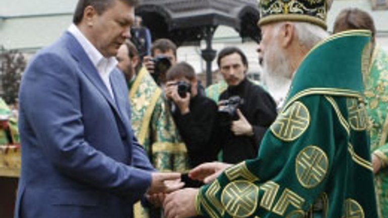 President Yanukovych Attends Pentecost Service in Kyiv Cave Monastery - фото 1