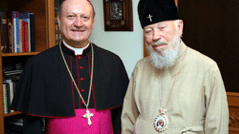 О возможном визите Папы Римского в Украину шла речь на встрече Предстоятеля УПЦ с архиепископом Джанфранко Равази - фото 1