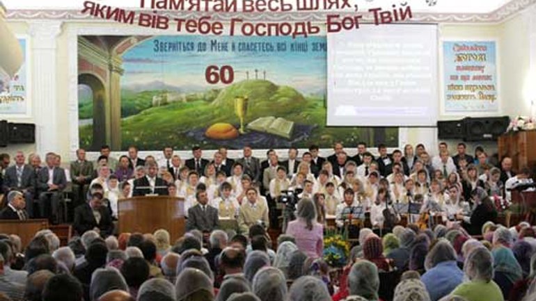 Нововолынская церковь ХВЕ празднует 60-летие - фото 1