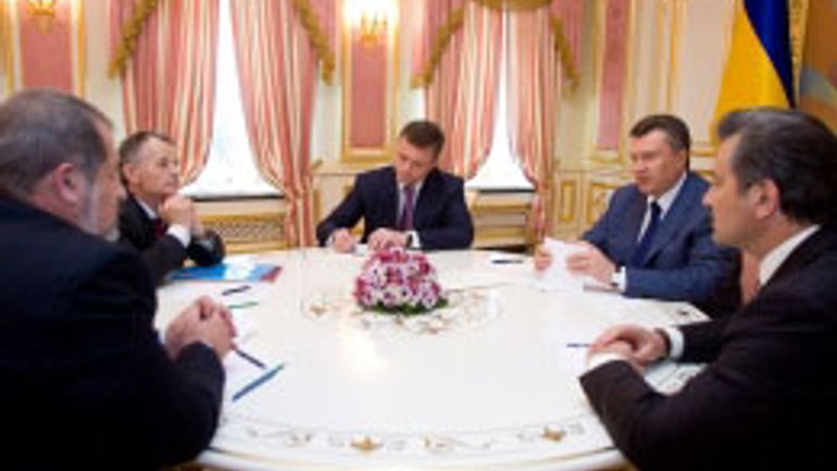 Сьогодні В.Янукович зустрічається з представниками кримських татар (ОНОВЛЕНО) - фото 1