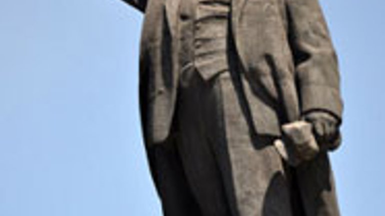 Statue of Lenin to Be Remelted Into Sculpture of Bishop - фото 1