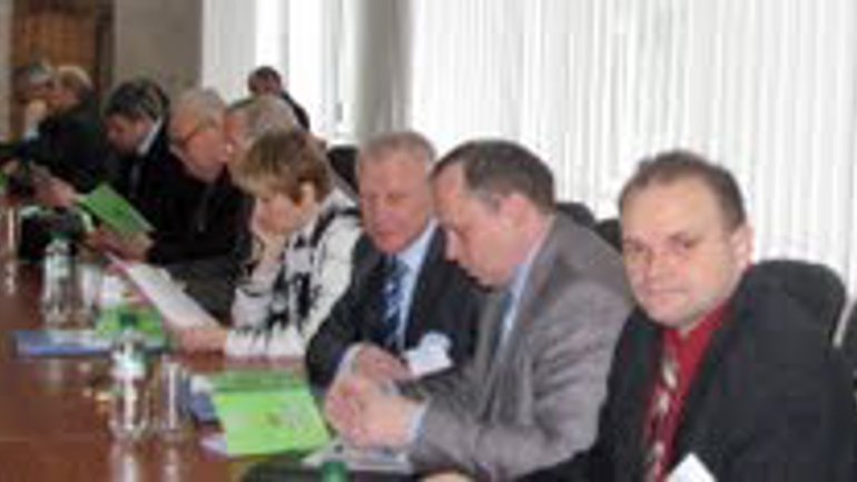 Духовенство и ученые обсудили региональное измерение межконфессиональных и государственно-церковных отношений в Украине - фото 1