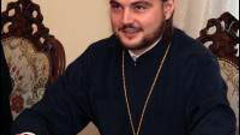Предстоятель УПЦ возвел своего секретаря Александра Драбинко в сан архиепископа - фото 1