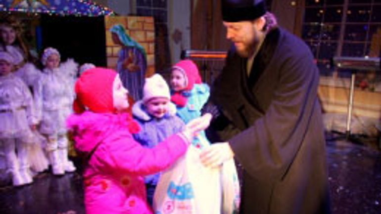 Благотворительная рождественская ярмарка "Три мешочки. От Николая до Рождества" собрал 285 тысяч гривен для нуждающихся детей - фото 1