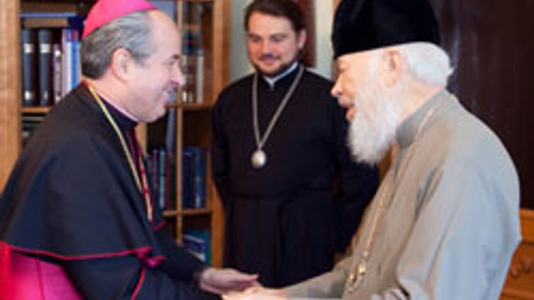 Предстоятель УПЦ встретился с бывшим Апостольским нунцием в Украине архиепископом Иваном Юрковичем - фото 1
