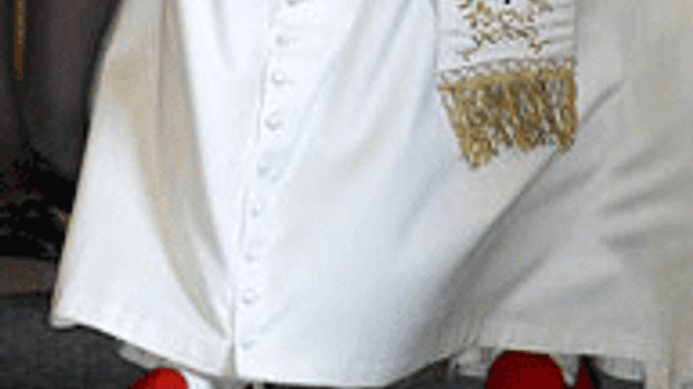 Червоні черевики  Папи Бенедикта XVI потрапили до музею - фото 1