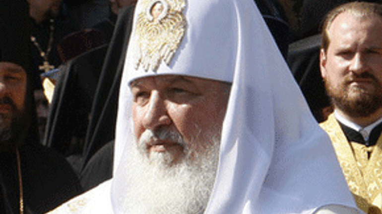 Патриарха Кирилла выписали из клиники и рекомендовали избегать перегрузок - фото 1