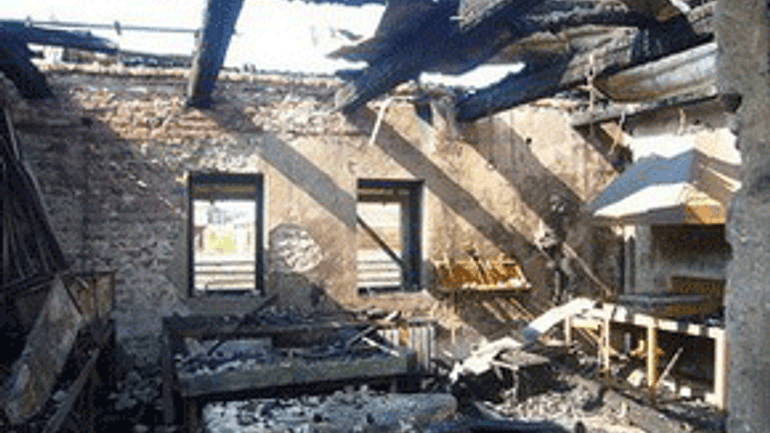 В пожаре и взрыве близ Ивано-Франковска чудом уцелела Библия - фото 1
