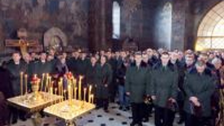 У 20-ту річницю української армії за воїнів молились у Києво-Печерській Лаврі - фото 1
