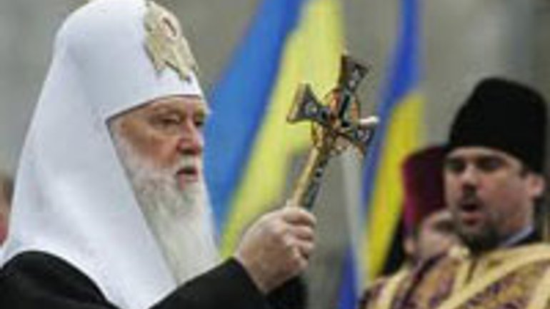 Патриарх Филарет подверг сомнению святость духовника Януковича - фото 1