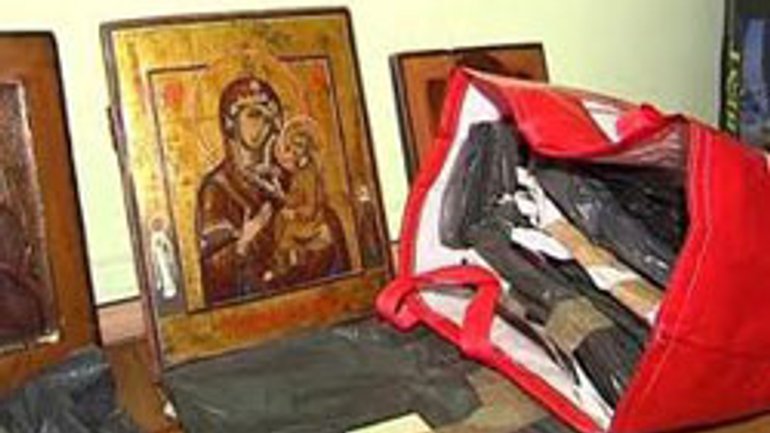 Луганчанин пытался вывезти в Россию две старинные иконы - фото 1