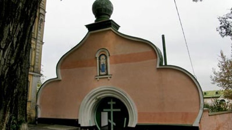 Покровский монастырь УПЦ в Киеве решил снести исторические ворота - фото 1