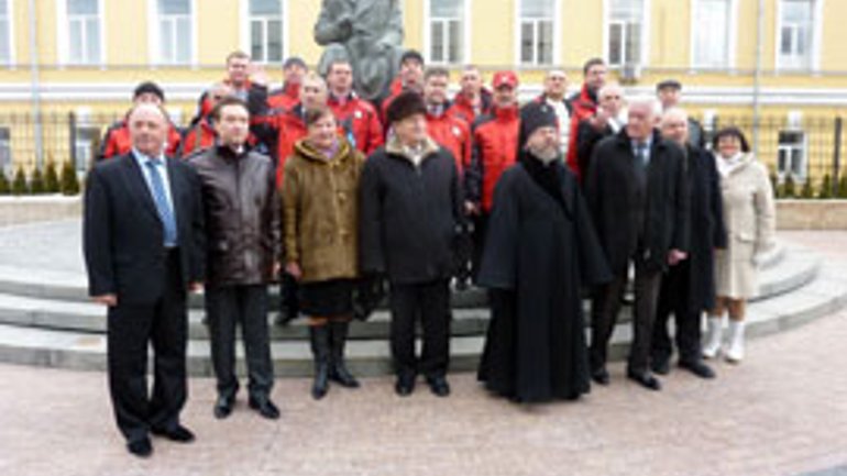 Архиепископ УПЦ (МП) благословил делегацию полярников в Антарктиду - фото 1