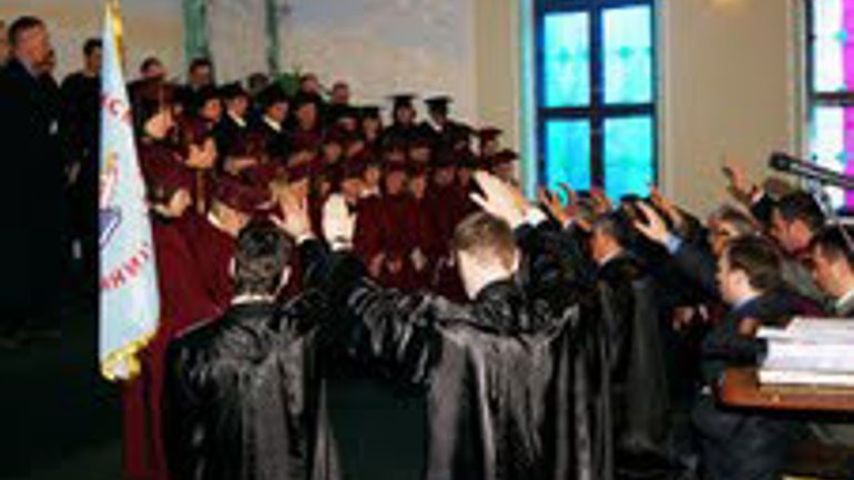First Graduation Ceremony Held in Eastern Ukrainian Bible Institute in Donetsk - фото 1