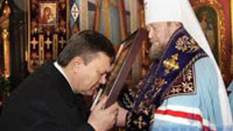 Виктор Янукович поздравил митрополита Лазаря (Швеца) с днем рождения - фото 1