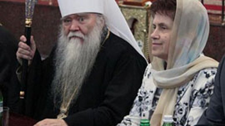 Людмила Янукович вручила дипломи богословам - фото 1